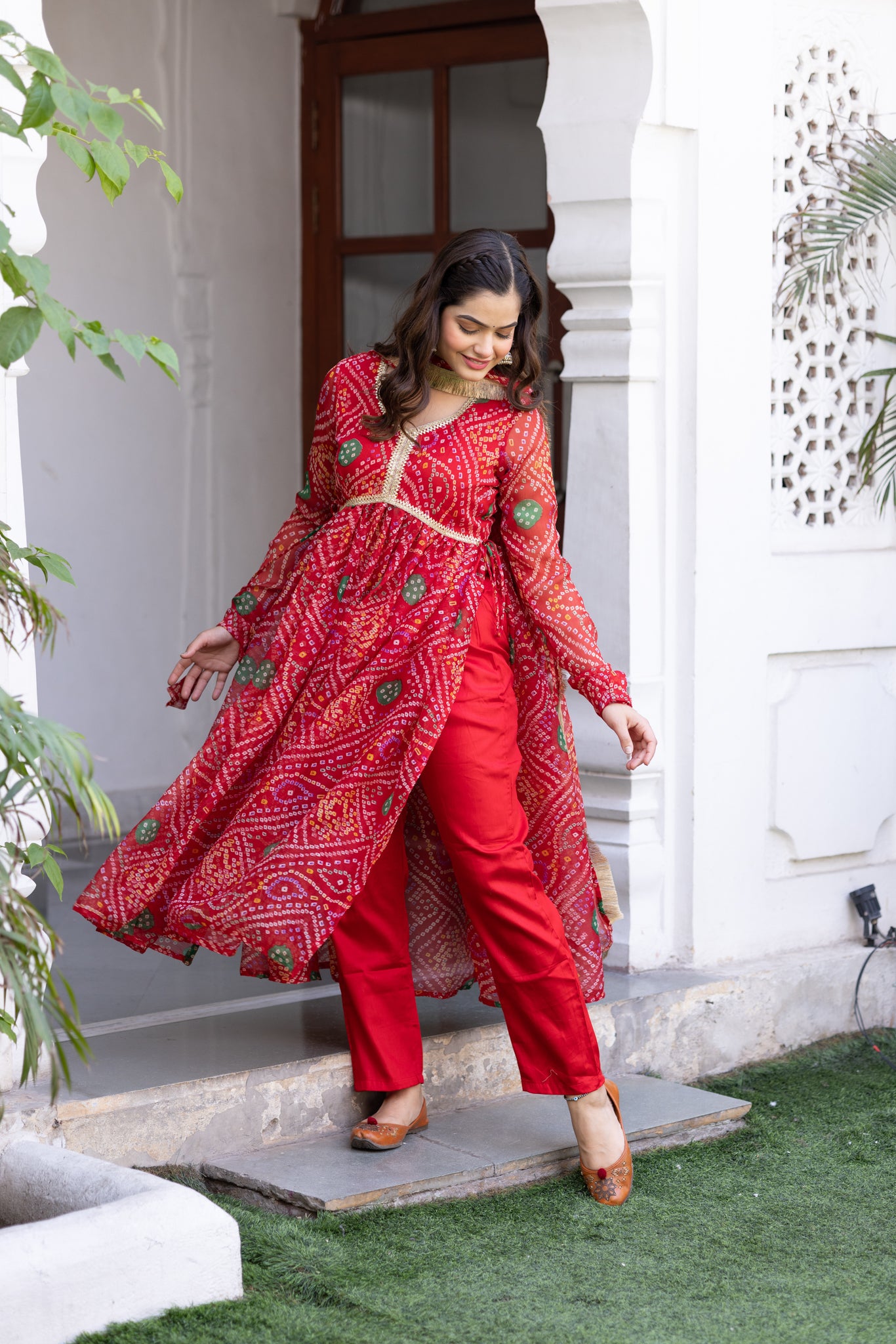 BHAVYATA SUIT SET
